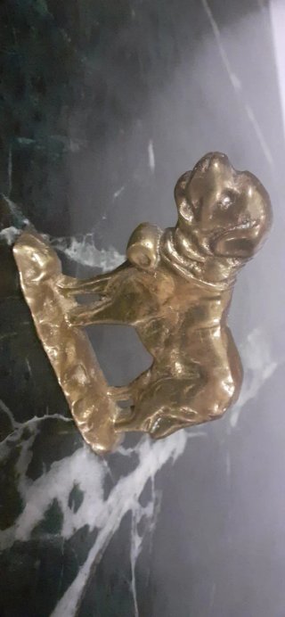 Figura antigua en bronce macizo de un perro mastín