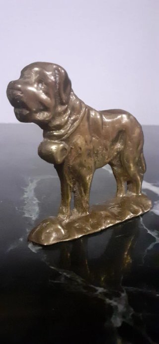 Figura antigua en bronce macizo de un perro mastín