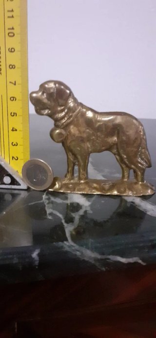 Figura antigua en bronce macizo de un perro mastín