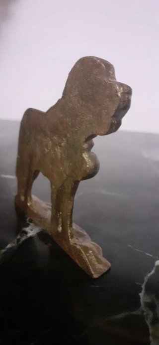 Figura antigua en bronce macizo de un perro mastín