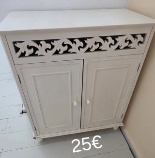 TV 65', cafetera, impresora, muebles varios