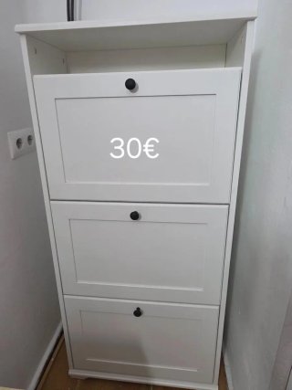 TV 65', cafetera, impresora, muebles varios