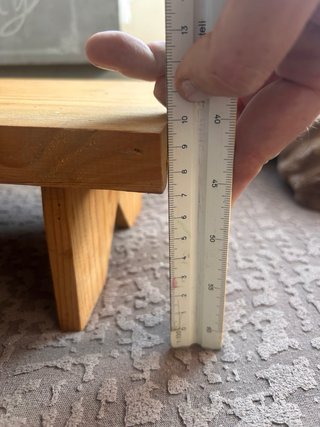 Mesa de madera para casa de muñecas