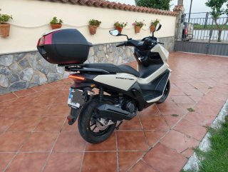 Kymco Sky Town 125cc Beige/Negro