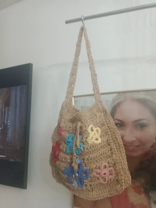 Bolso de crochet marrón hecho a mano