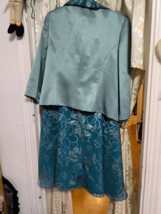 Traje de fiesta azul verdoso