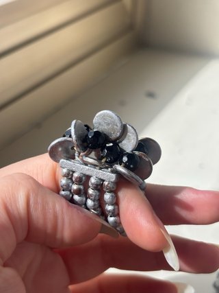 Anello con Perle Nere Argentate e Cerchi Smaltato