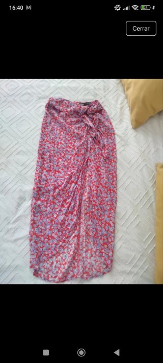 Falda Zara Estampada con abertura lateral