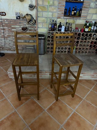 Taburetes de madera rústicos