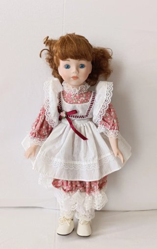 Muñeca de porcelana vintage