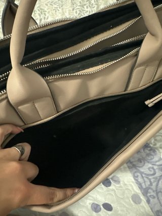 Bolso maletín beige con compartimentos