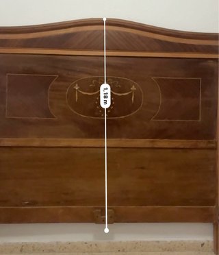 Cabecero de madera antiguo con detalles