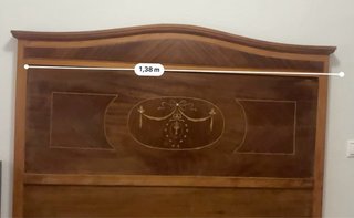 Cabecero de madera antiguo con detalles
