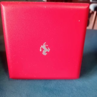 Spilla Ferrari Cavallino Rampante Rossa