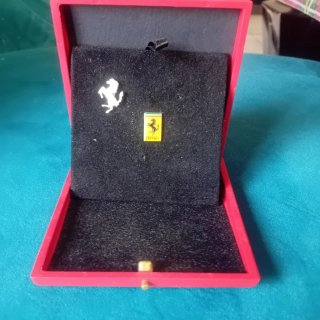 Spilla Ferrari Cavallino Rampante Rossa