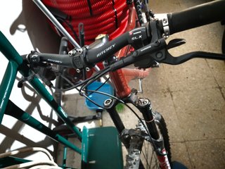 Bicicleta MTB Jamis Dakar XCT de doble suspensión.