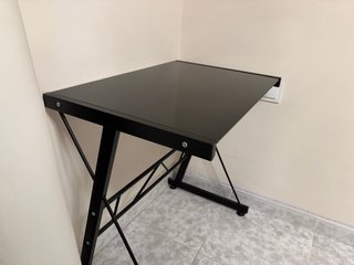 Escritorio negro cristal y metal