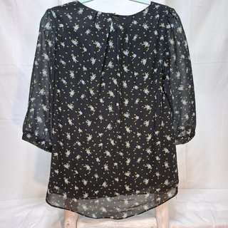 Blusa negra floral semitransparente Clockhouse