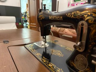 Máquina de coser antigua Wertheim