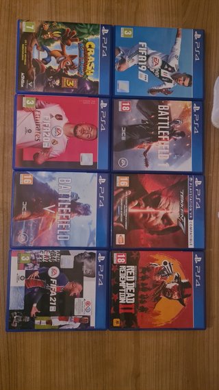 PS4 (PlayStation 4) + 2 Mandos + 8 Juegos + cascos
