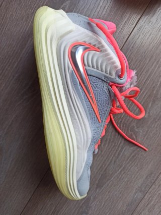Scarpe da basket Nike grigie e rosa