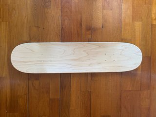 Tabla de skate con diseño artístico