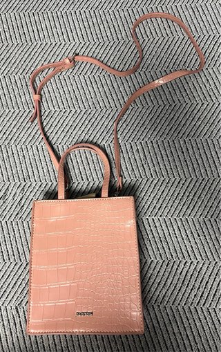 Bolso Parfois rosa efecto piel cocodrilo