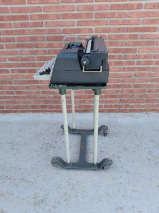 Máquina de escribir Olivetti Línea 98