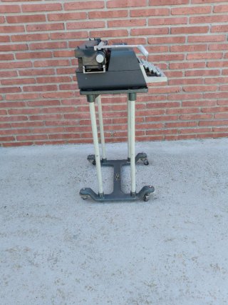 Máquina de escribir Olivetti Línea 98