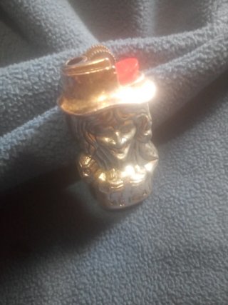 Mechero Figura MEIGA sombrero y cesta