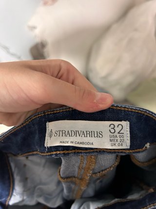 Pantalones pitillo Stradivarius oscuros