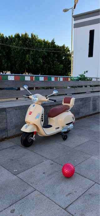 Moto Vespa Eléctrica Niños