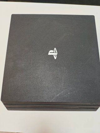 PlayStation 4 Pro 1TB + 1 mando