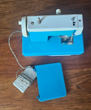 Macchina da cucire giocattolo vintage