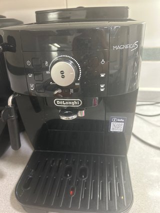 Cafetera DeLonghi Magnifica S Negra