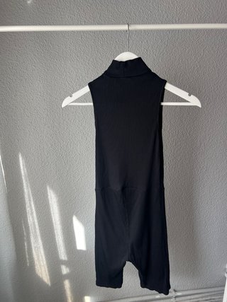 Mono Bershka negro cuello alto talla S
