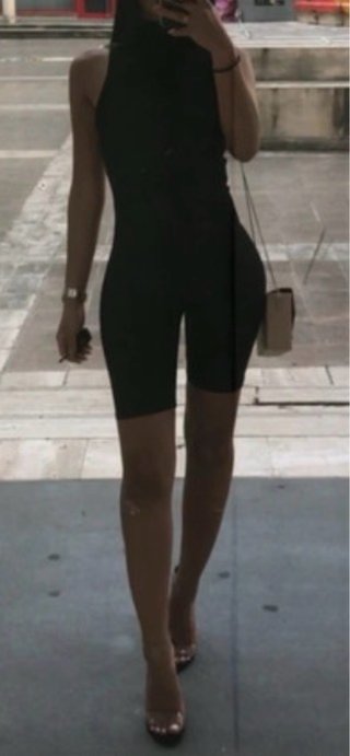 Mono Bershka negro cuello alto talla S