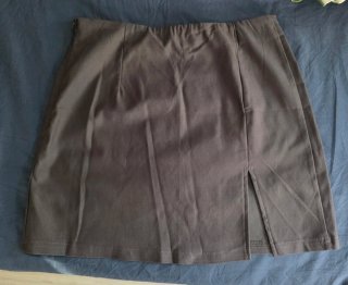 Falda gris con abertura lateral Talla S