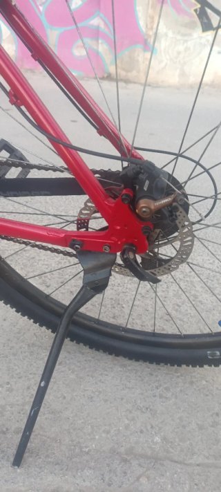 Bicicleta de montaña BULLS en color rojo