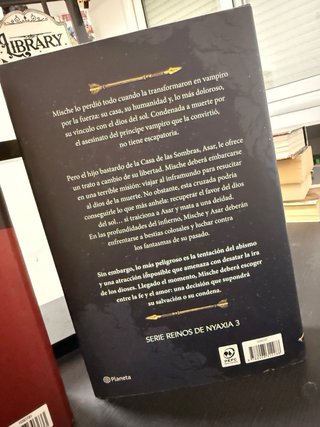 Las cenizas y el rey maldito (Edición Deluxe)