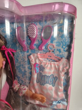 Muñeca Nancy es como tu new Caja con Ropa Extra