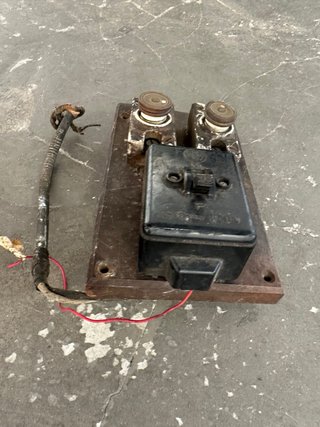 Fusibles e interruptor antiguo para decoración
