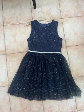 Vestido azul con estrellas doradas