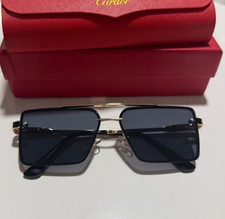 Gafas de Sol Negras y Doradas