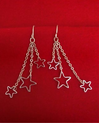Pendientes de plata con estrellas colgantes