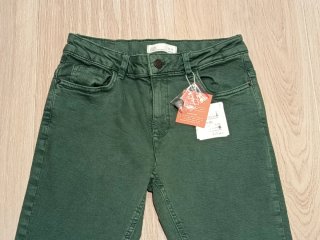 Vaquero elástico verde Corte Inglés T.11-12