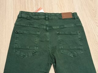 Vaquero elástico verde Corte Inglés T.11-12