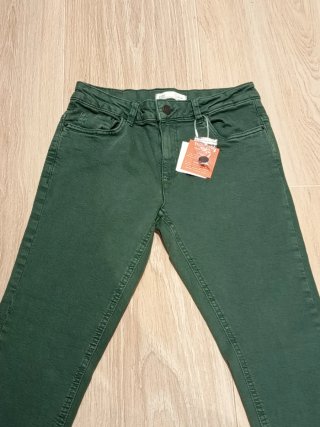 Vaquero elástico verde Corte Inglés T.11-12