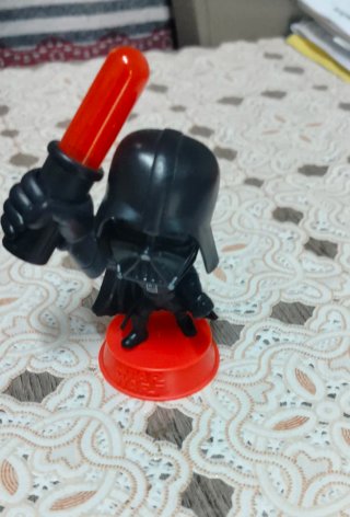 Statuetta Darth Vader Star Wars con spada