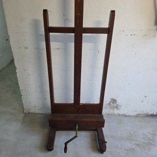 Antiguo caballete de pintor de madera